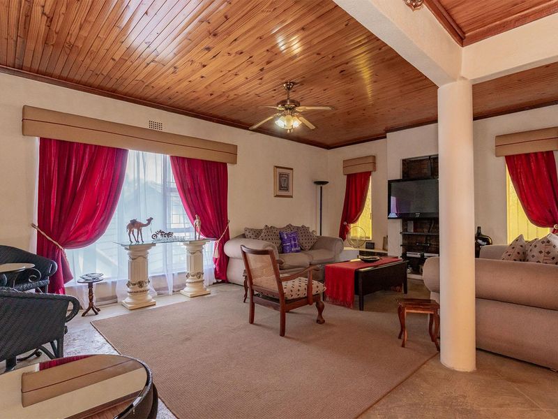 Spacious 3 Bedroom Family Home with Pool in Norkem Park. - Photo 4