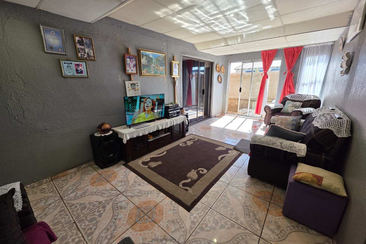 3 Bedroom House For Sale in Tsakane - Photo 3