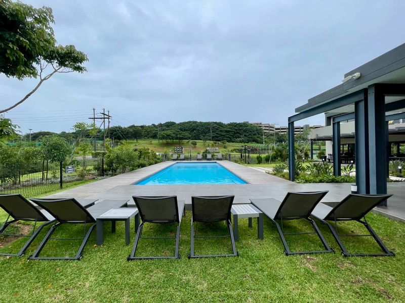 Top Floor 2 Bedroom apartment in Ballito Central - Photo 4