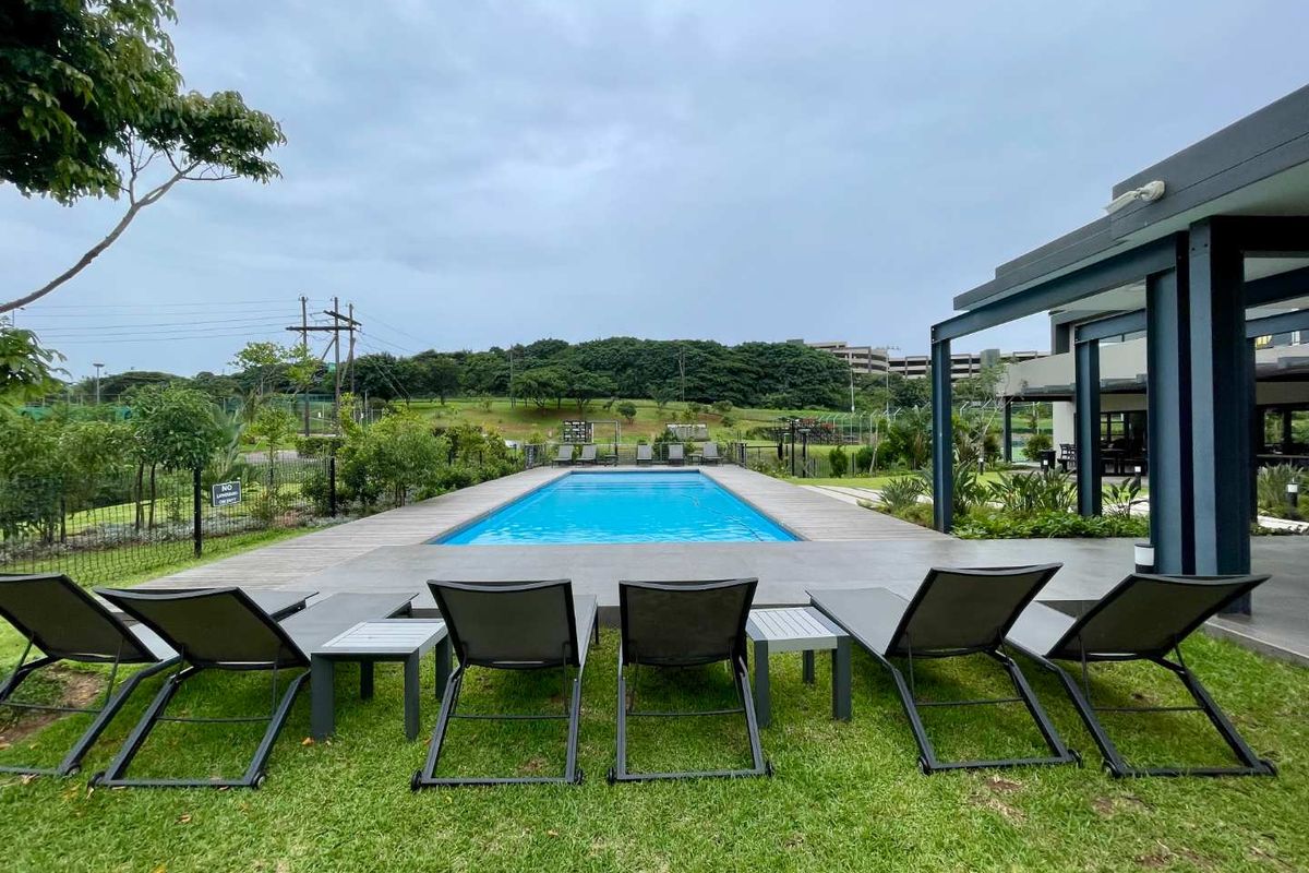 Top Floor 2 Bedroom apartment in Ballito Central - Photo 4