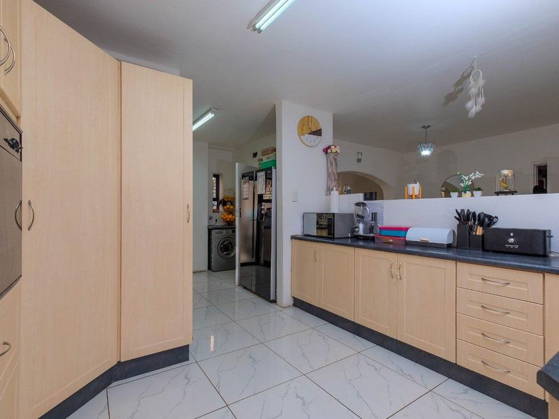 Spacious 3 Duplex Bedroom,2.5 Bath with own garden - Photo 9