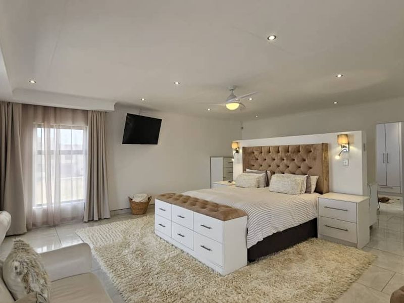 Swakopmund,Mile 4 | Stunning Sea View Home – Unique and Spacious with Modern Finishes - Photo 8