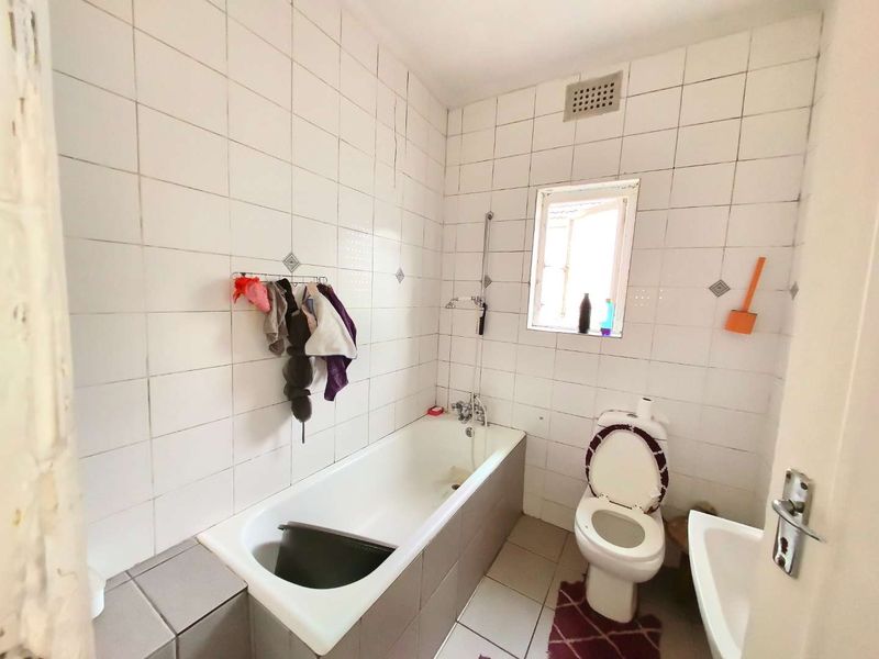 3 Bedroom Semi Detached Home, Kensington - Photo 9