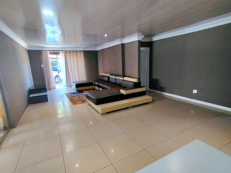Three bedrooms house for sale in Elandspoort - Photo 7