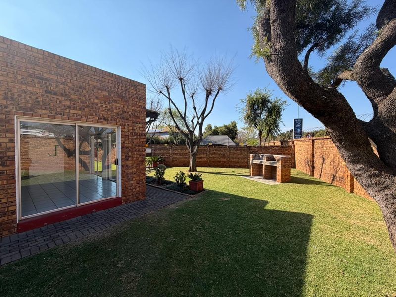 Brand-New Renovated 2-Bedroom Simplex with Private Garden & Garage | Moreleta Park - Photo 10