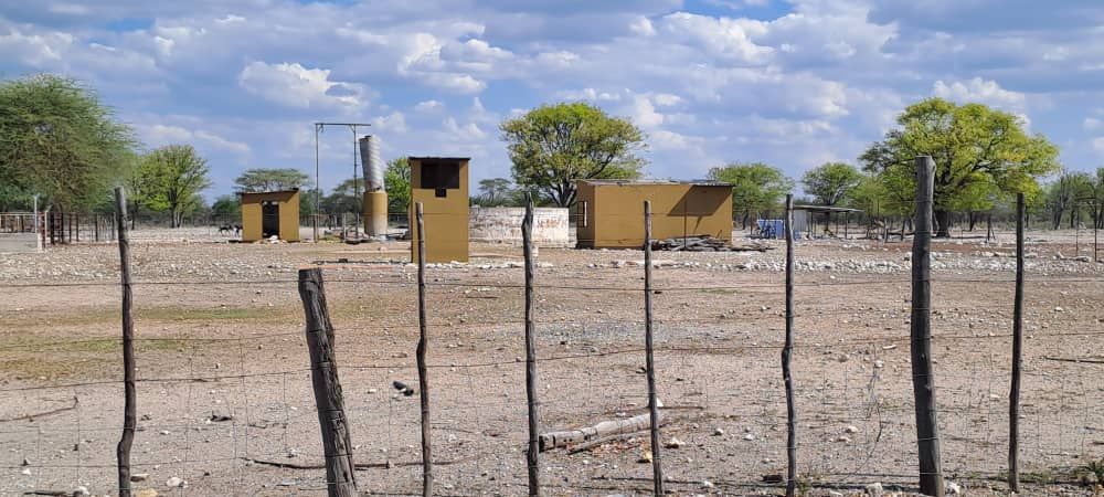 Shed with a separate public ablution facility next to the farm dam.