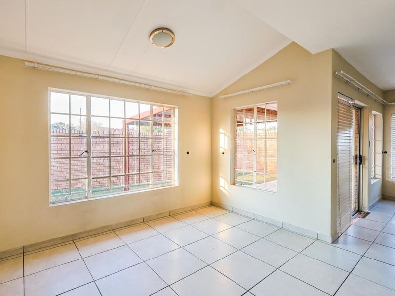 Modern 3-Bedroom Duplex in Secure Estate – Ideal for Families - Photo 10