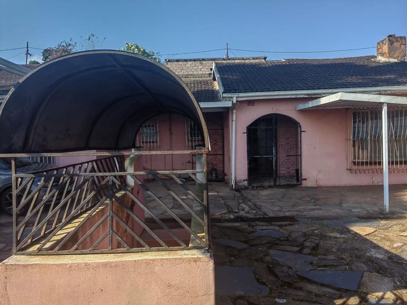 UNBELIEVABLE PRICE!  Luxurious Mansion House in Section 3, Mpumalanga! - Photo 3