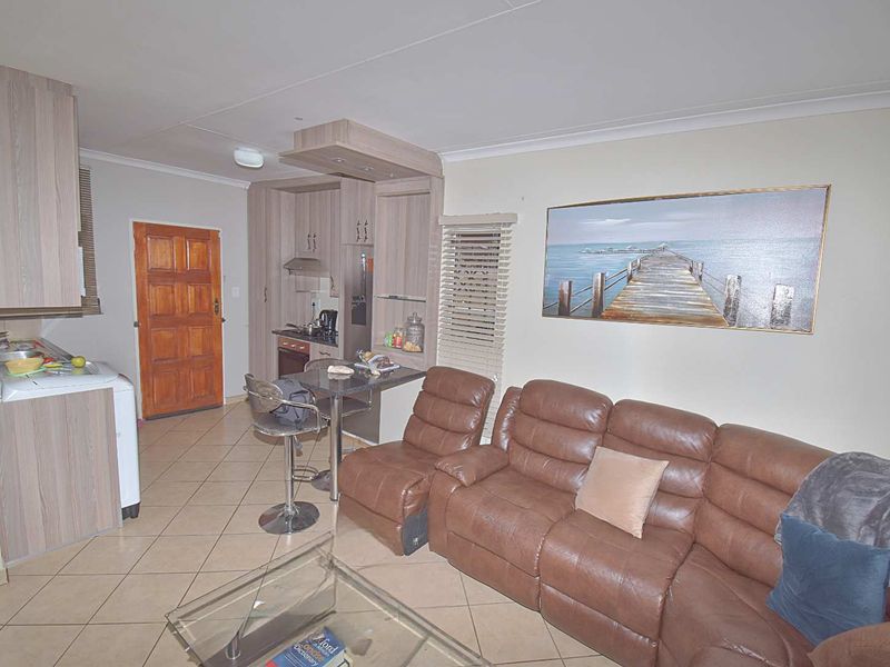 Charming 2-Bedroom Home – Perfect for First-Time Buyers - Photo 4