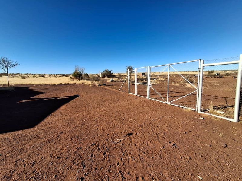 Farm 80 km from Kalkrand in a western direction - Photo 4