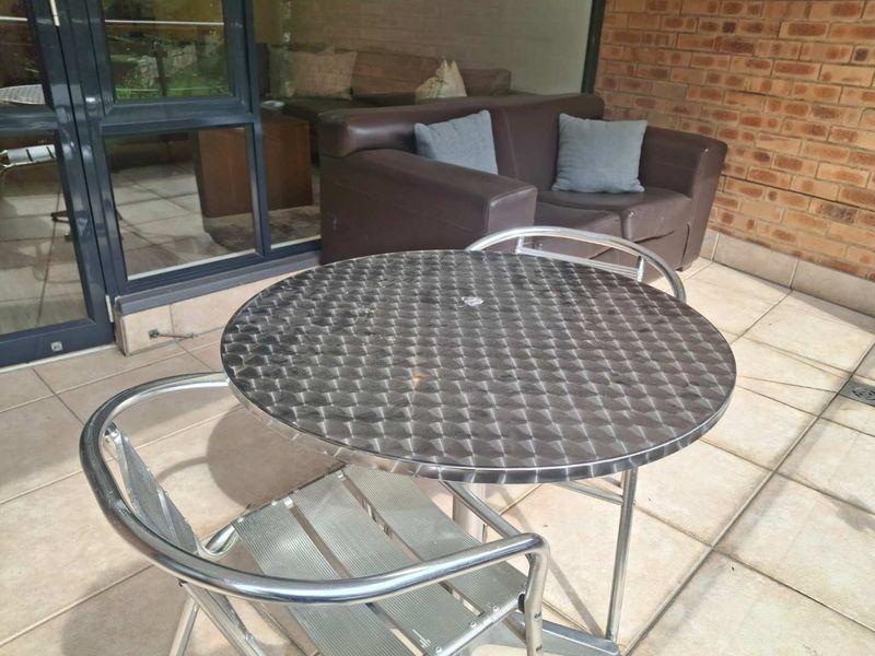 A BEAUTIFULLY FURNISHED TWO BEDROOM APARTMENT - Photo 5