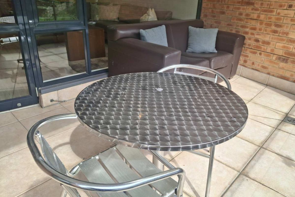 A BEAUTIFULLY FURNISHED TWO BEDROOM APARTMENT - Photo 5