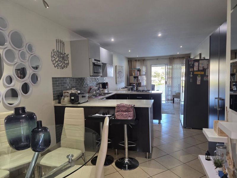 Rare Find – Ground Floor Apartment with Direct Lake Access Waterclub, Leisure Bay Estate - Photo 3