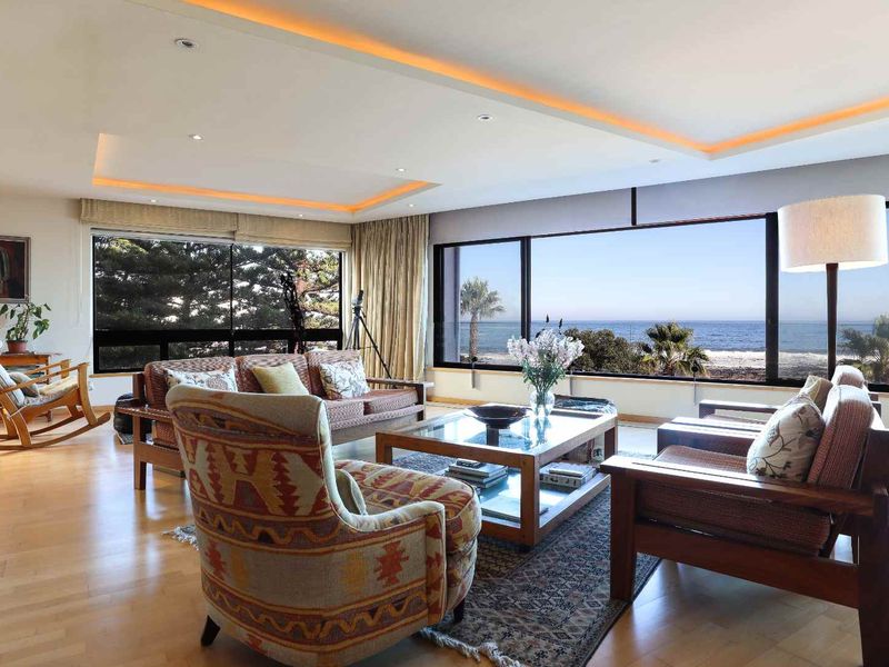 Exceptional Seafront Apartment - Photo 2