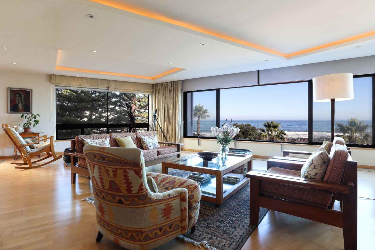 Exceptional Seafront Apartment - Photo 2