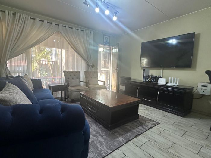 Property #2268558, Apartment Sold in Vorna Valley