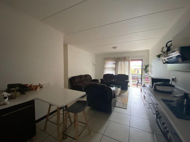 Modern Living in the Heart of Douglasdale Perfect for Young Professionals! - Photo 7