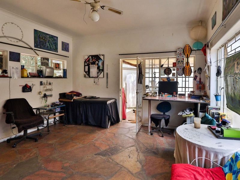 Family Home with Investment Potential in Westdene! - Photo 8