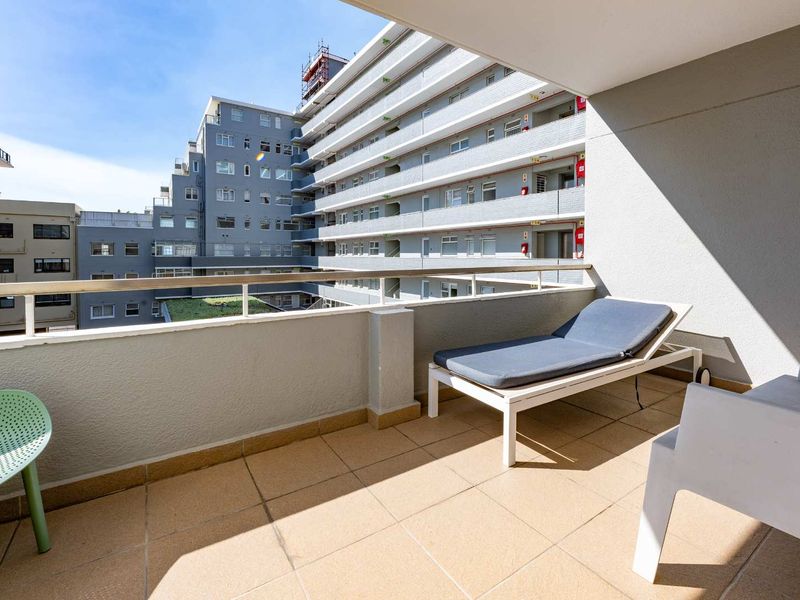 Make an offer on most sought after 2 Bedrooms on the Beach Front Sea Point - Photo 8