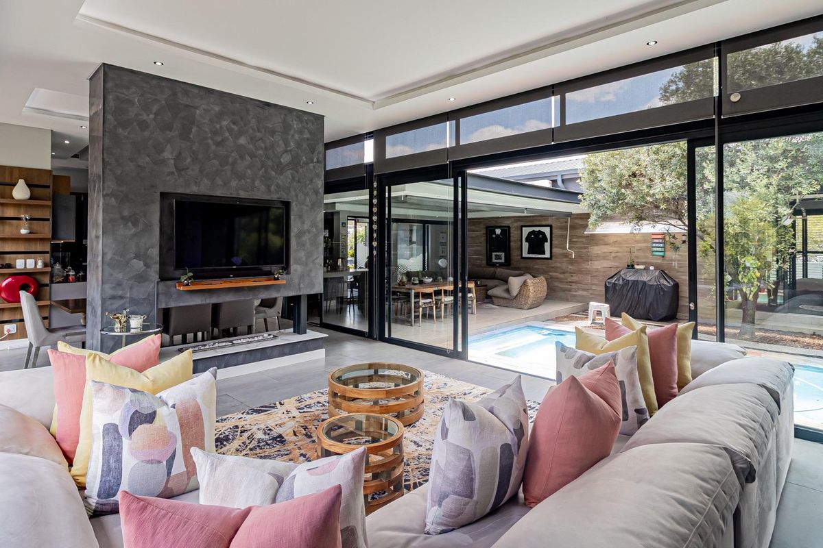 Immaculate 3-Bedroom Single-Storey in Steyn City - Photo 3