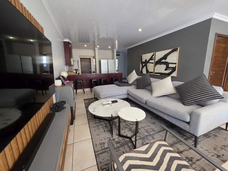 North-Facing | Full Solar | Immaculate Lock-Up-and-Go in Ebotse Golf Estate - Photo 9
