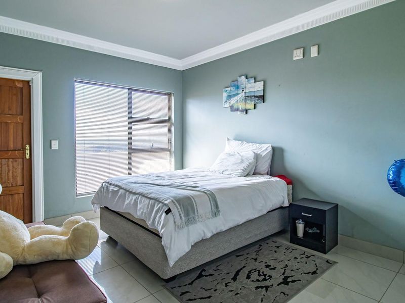 4 Bedroom Freestanding Home in a Secure Estate in Northcliff - Photo 10