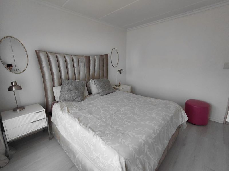 Lovely 2 Bed 1 Bath ground floor unit - Photo 10