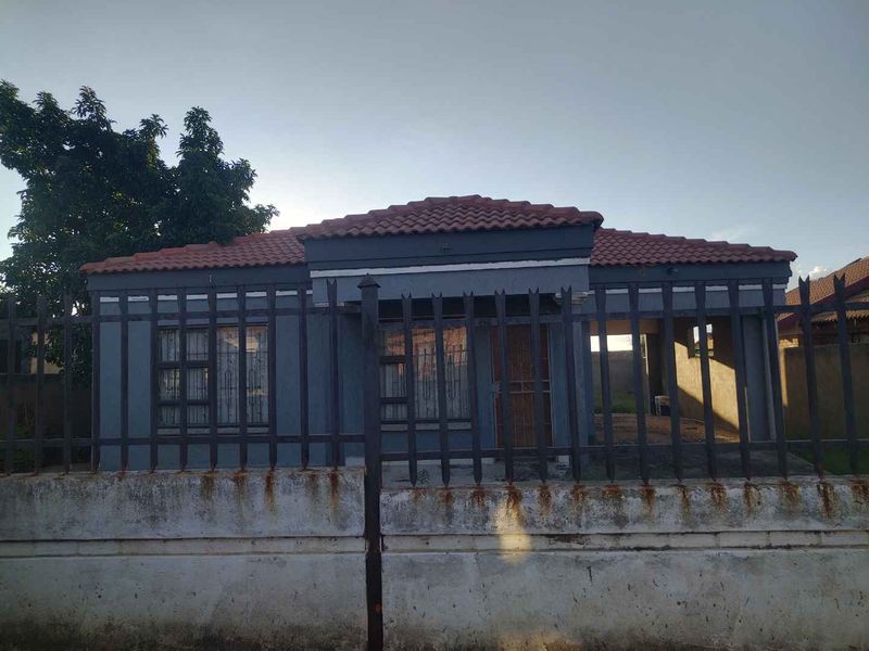 2 bedrooms house for sale in Soshanguve P - Photo 3