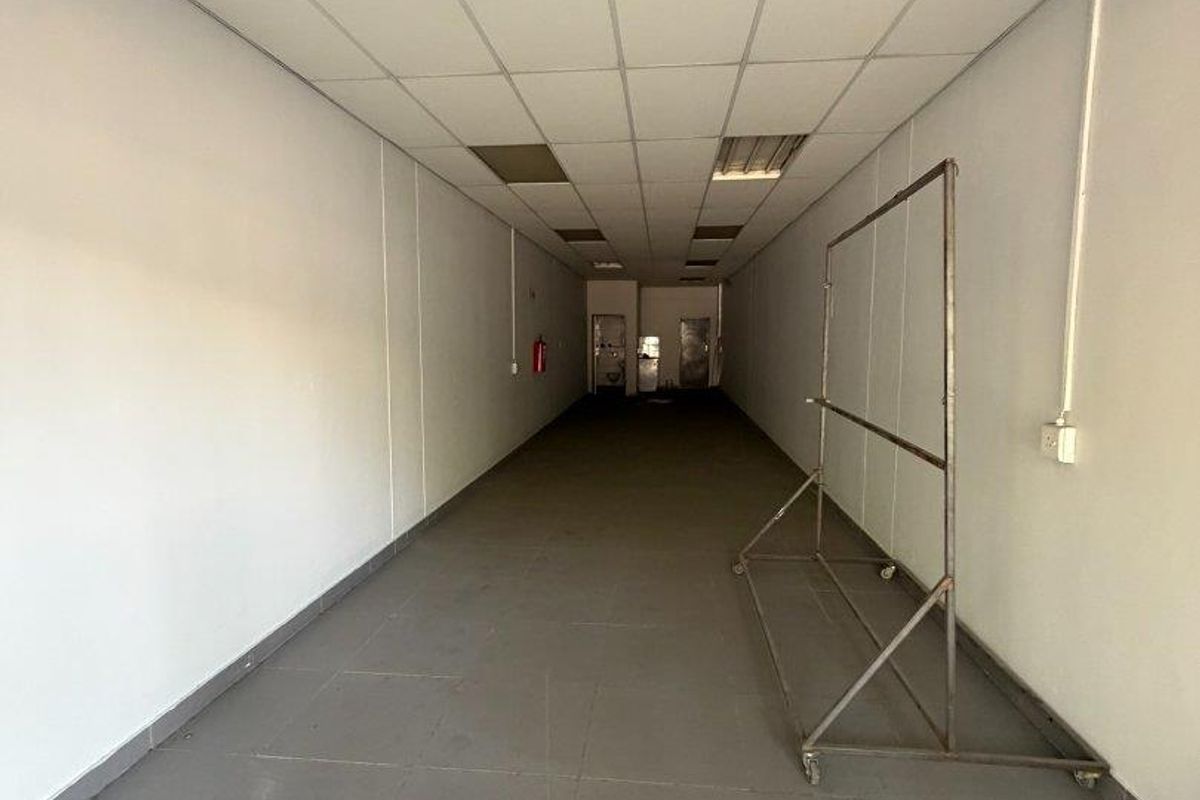 70 Sqm RETAILS SPACE ON SPECIAL TO RENT IN PRETORIA FOR R 5999.00 PM AVAILABLE IMMEDIATELY. - Photo 4