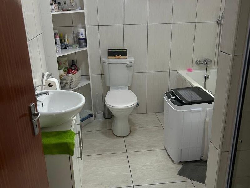 Spacious home - Photo 5