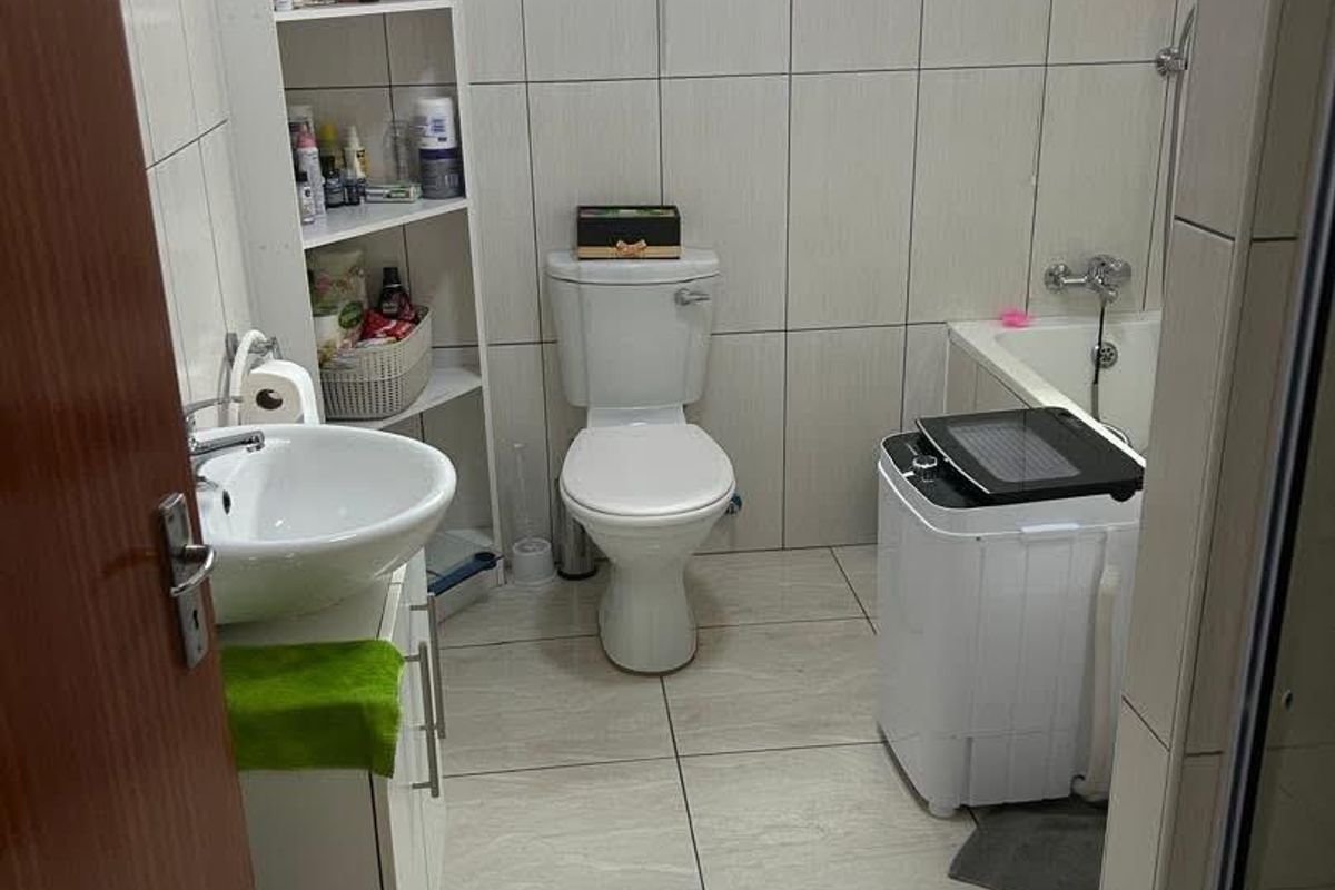 Spacious home - Photo 5