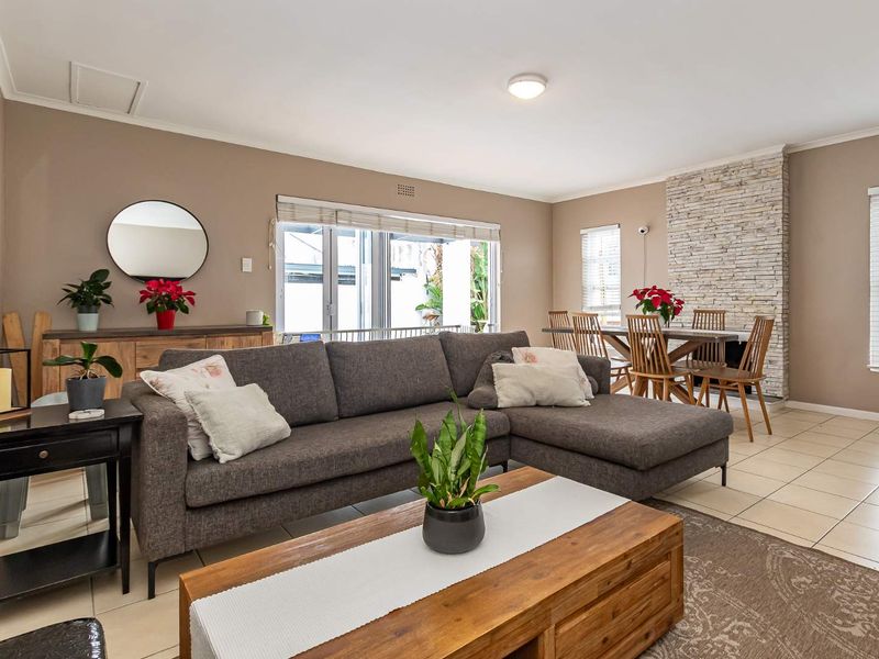 Stylish, Sun-Drenched Family Home in the Heart of Harfield Village - Photo 10