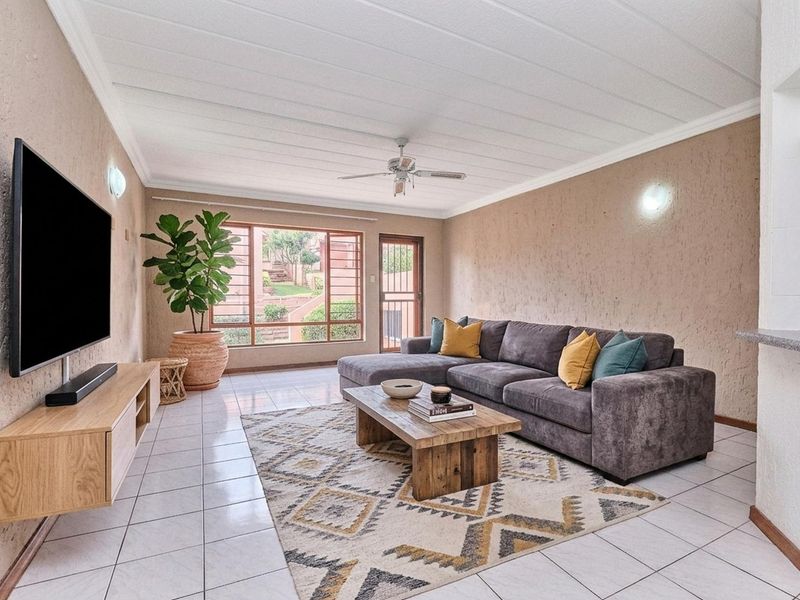 Charming 2-Bedroom Home with Private Garden – Ideal for First-Time Buyers and Investors! - Photo 2