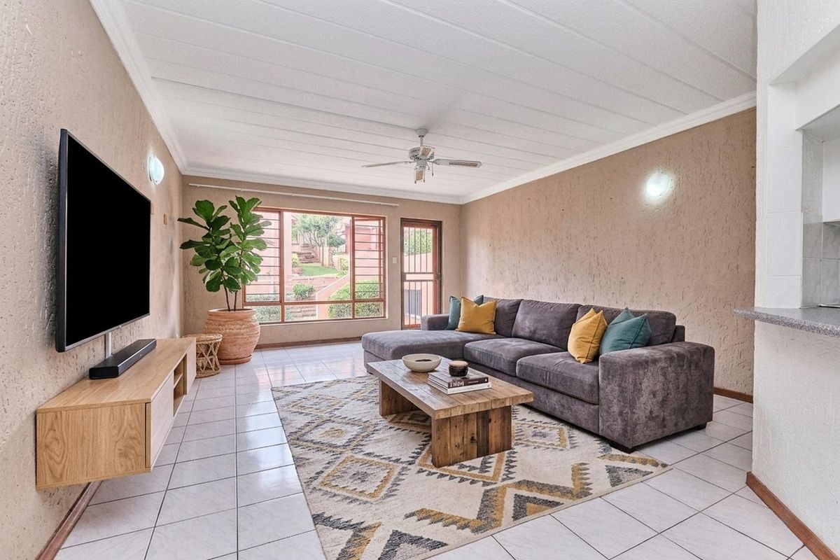 Charming 2-Bedroom Home with Private Garden – Ideal for First-Time Buyers and Investors! - Photo 2