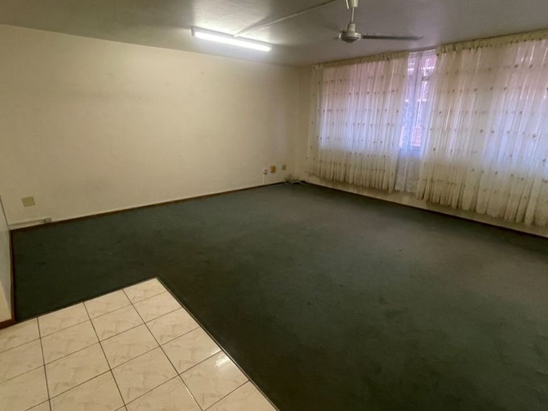 Spacious apartment with potential - Photo 4