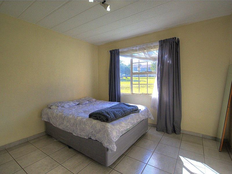 2 bedroom Ground floor unit! - Photo 9