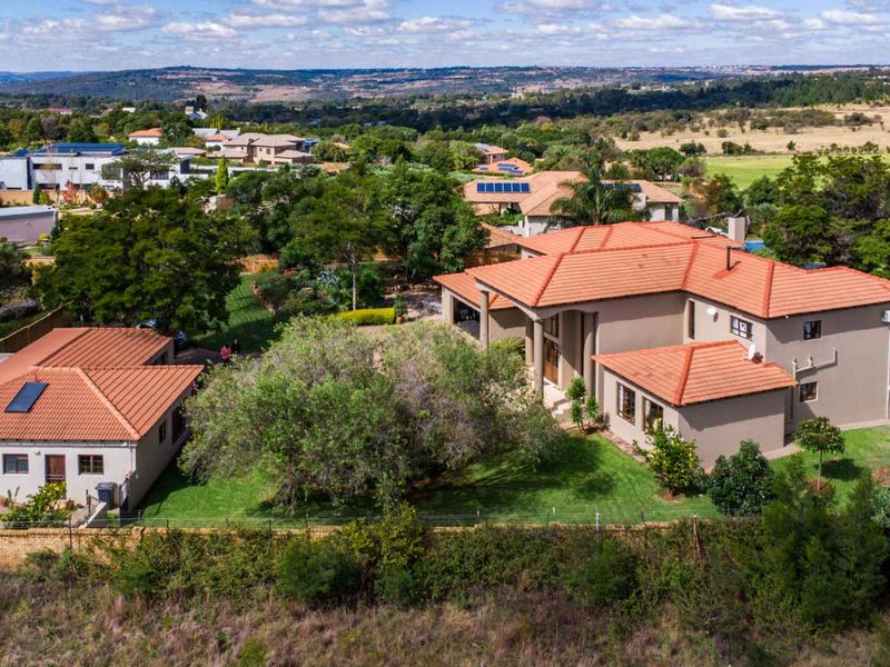 The Dual-Living Masterpiece: Two Independant Homes Offering Unrivaled Versatility for Extended Families or Savvy Investors - Photo 2