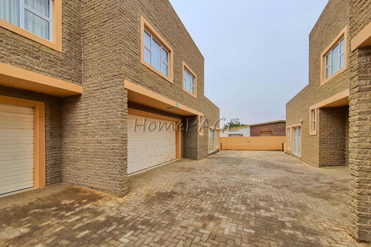 Ext 1, Henties Bay:  3 Bedr Townhouse is for Sale - Photo 4