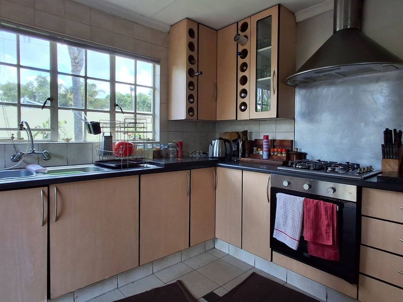 Lovely 3 Bedroom House - Photo 10