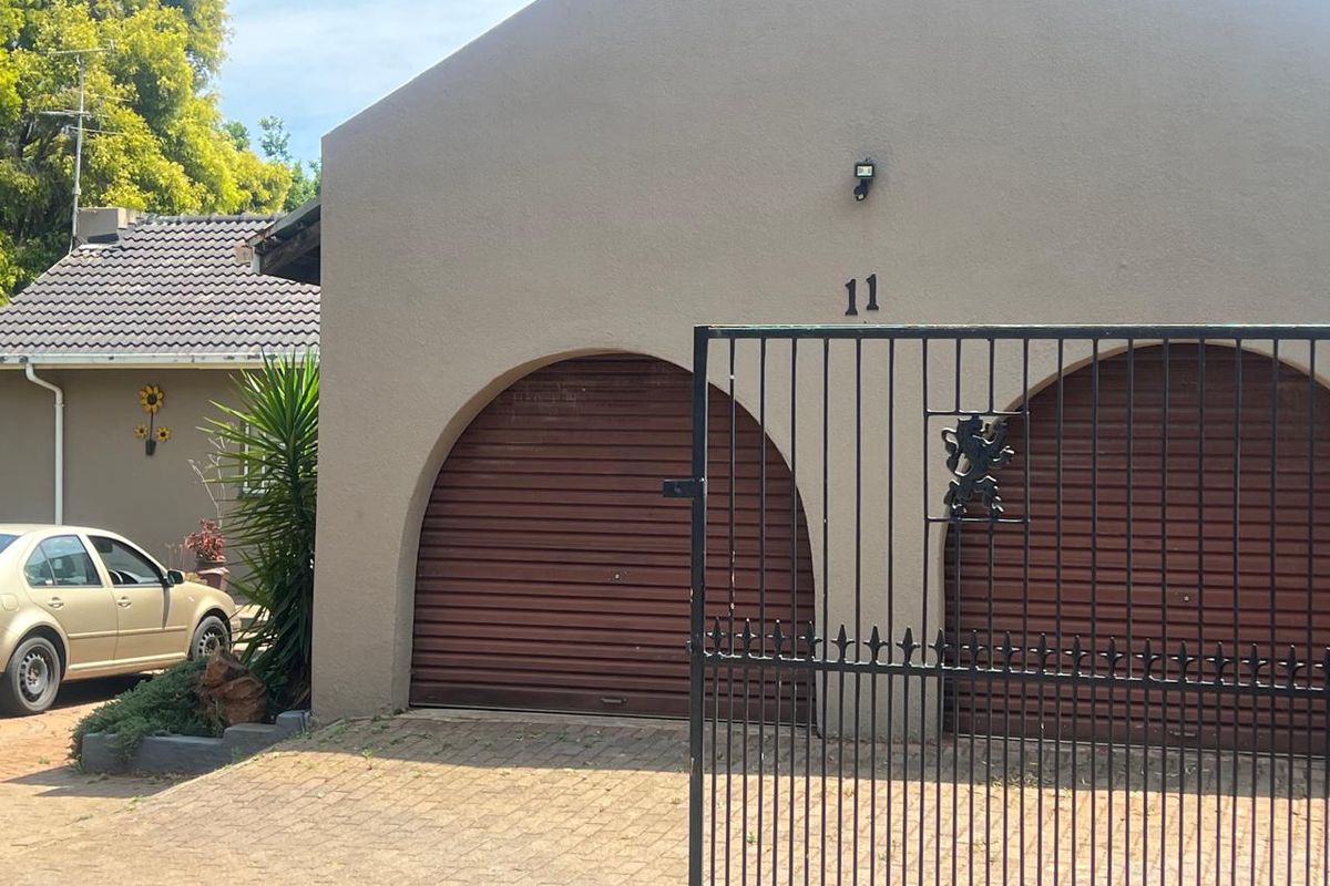 Family home in the heart of Brackendowns. - Photo 3