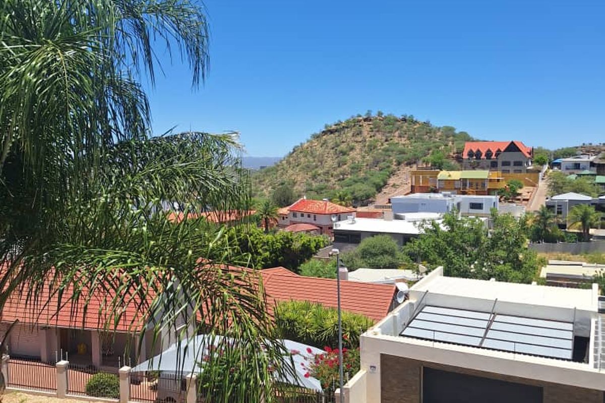 Entertain & Relax: Stunning Home with Wine Cellar! - Photo 4