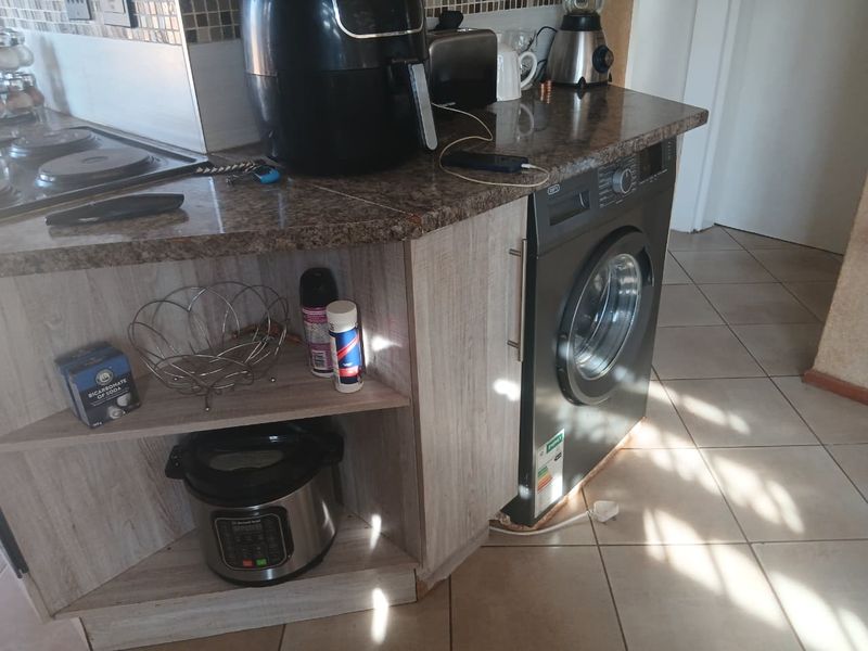 Your Dream Home: Modern Comfort in a Secure Community - Photo 7