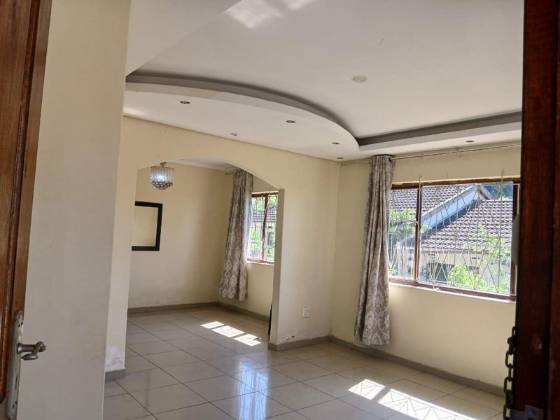 House for Sale in Silverglen - Photo 4