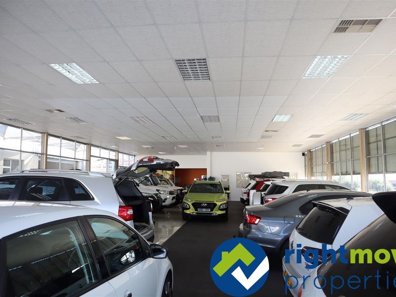 Business premises with Great Visibility in High Traffic Area. - Photo 8