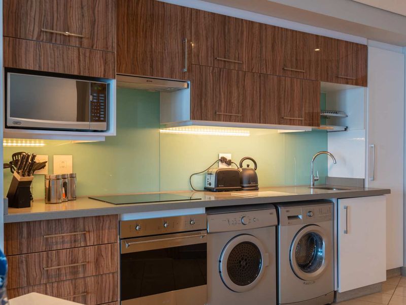 Where skyline views, modern luxury, and amenities seamlessly merge. - Photo 4