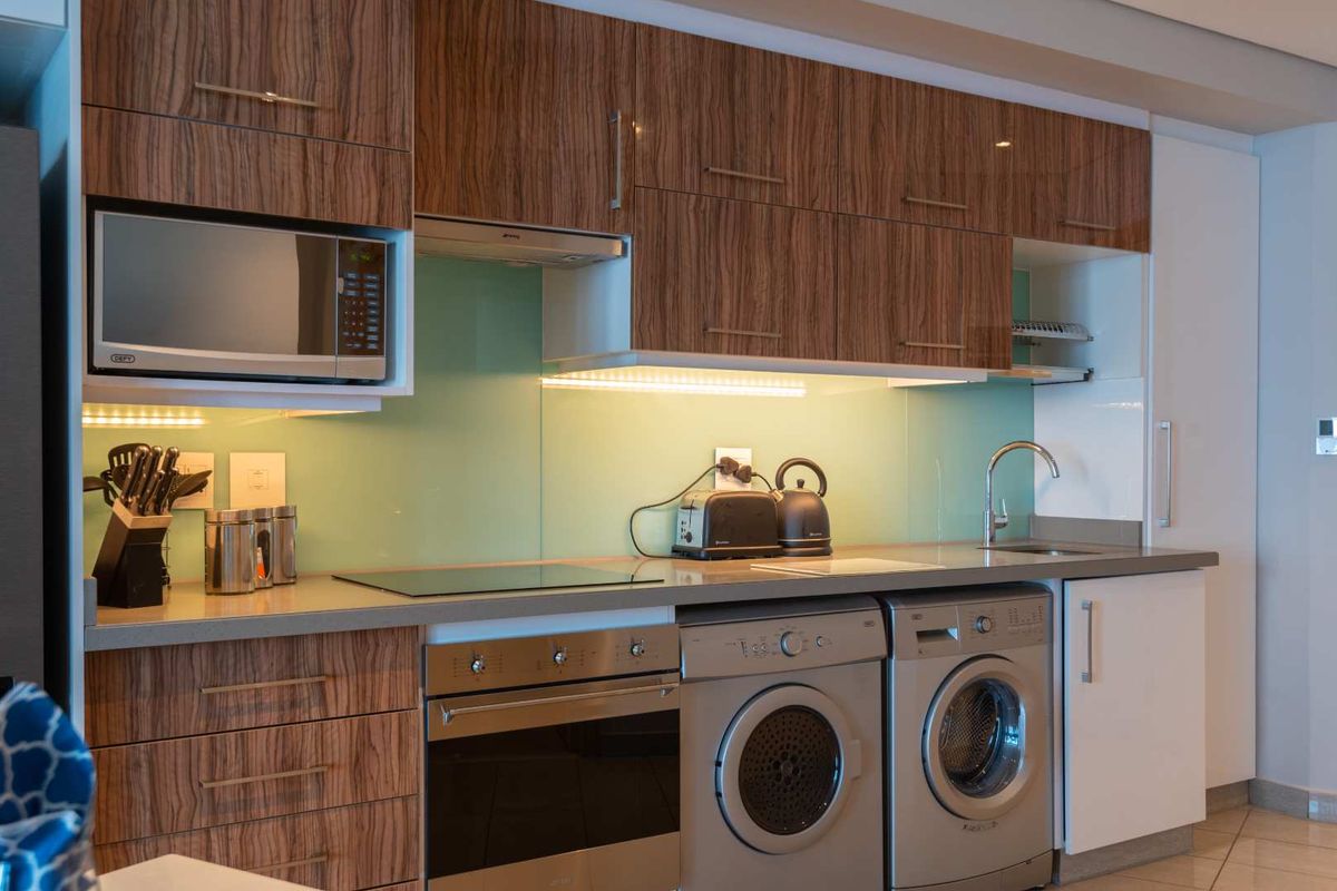 Where skyline views, modern luxury, and amenities seamlessly merge. - Photo 4