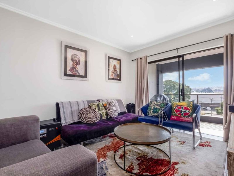 MIDDLE FLOOR APARTMENT SITUATED IN A HIGHLY DESIRABLE LOCATION - Photo 2