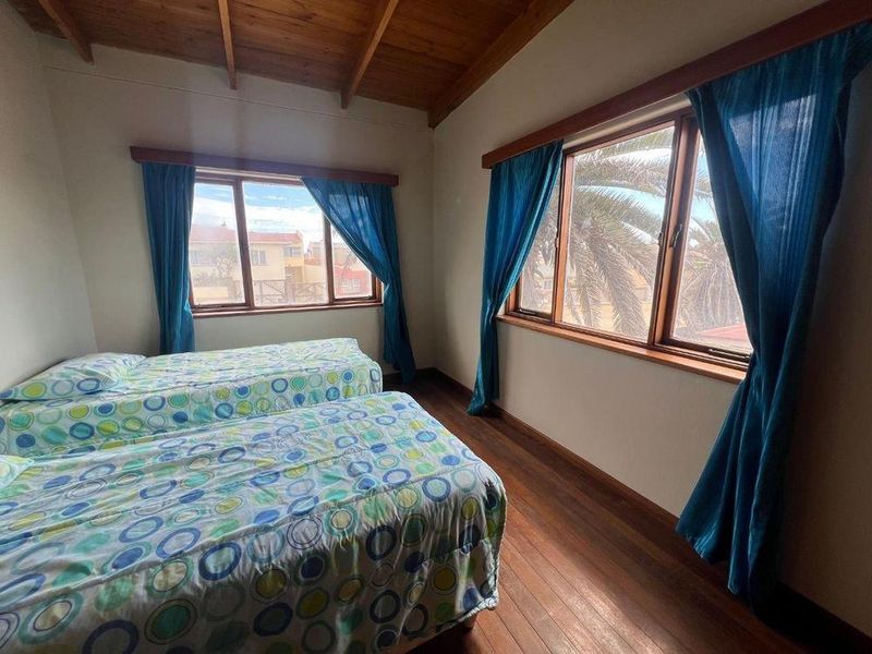 FOR RENT- FURNISHED CORNER 3-BEDROOM HOUSE WITH SEPARATE FLAT – VINETA, SWAKOPMUND - Photo 9