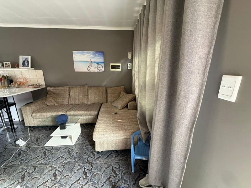 2 Bedroom Flat For Sale - Peneyambeko Court - Photo 7