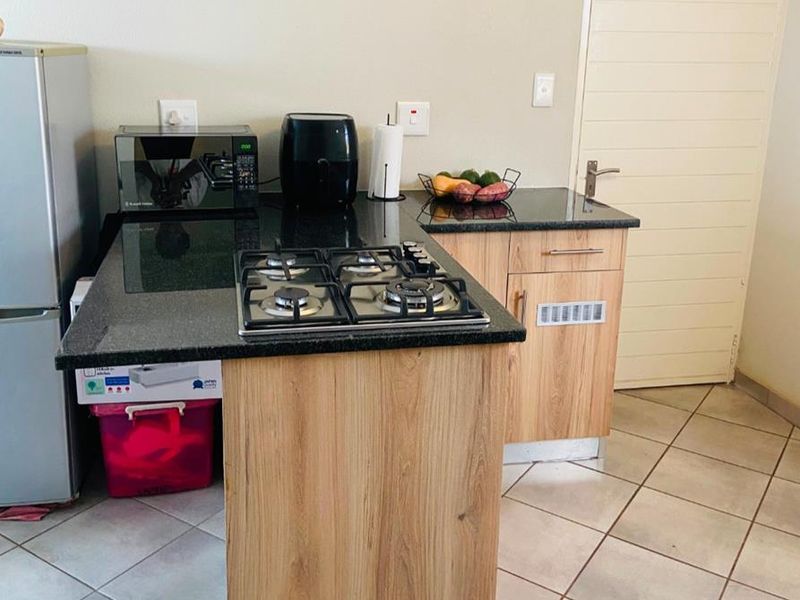 Gas Stove & Solar Geyser - Photo 10